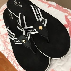 Kate spade flip-flops black and white